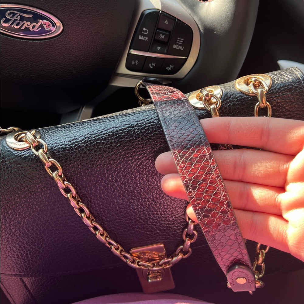 Lane Shoulder Bag - Picture 3 of 10